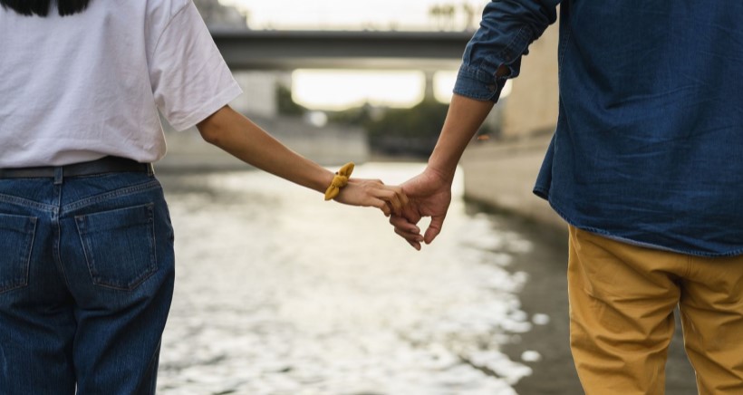 On attachment in male-female relationships.